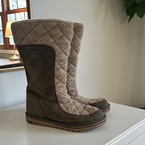 Sorel Quilted Beige and Olive Boots